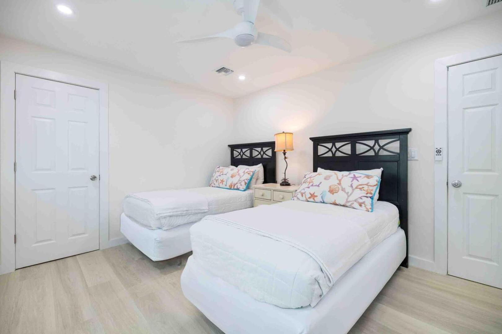 Thatch Hill - Renovated Beach House With Pool, Short Walk To The Rum Point Club Driftwood Village Buitenkant foto