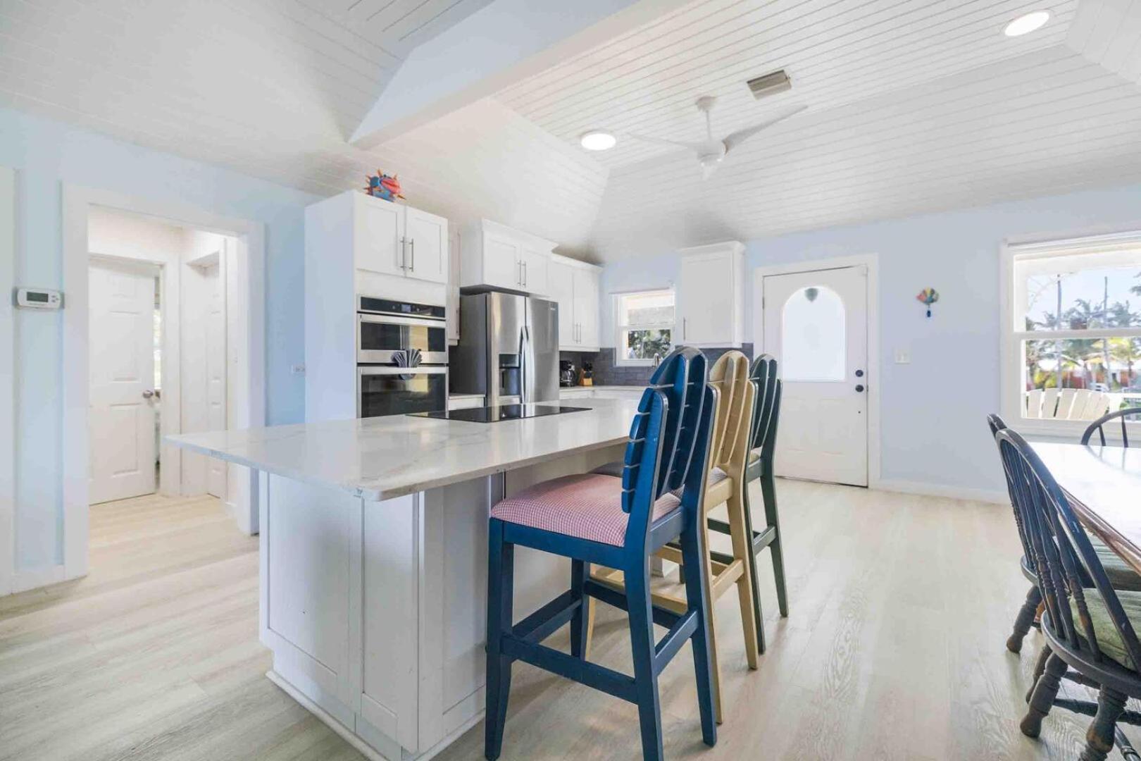 Thatch Hill - Renovated Beach House With Pool, Short Walk To The Rum Point Club Driftwood Village Buitenkant foto