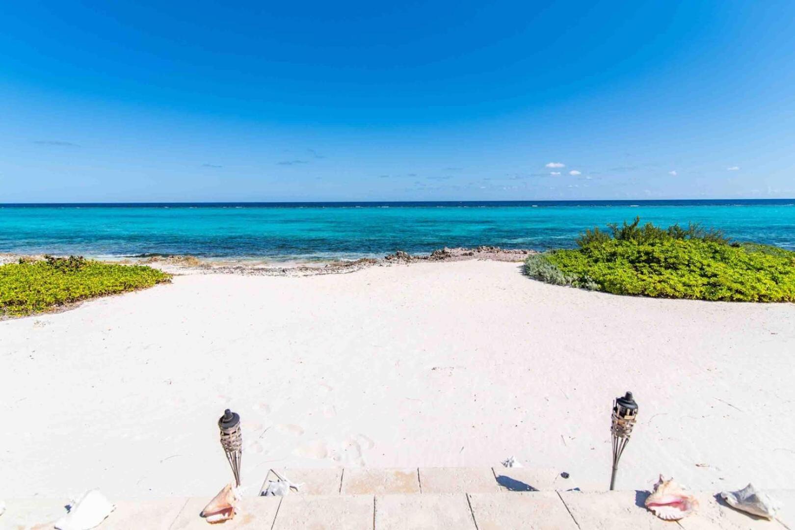 Thatch Hill - Renovated Beach House With Pool, Short Walk To The Rum Point Club Driftwood Village Buitenkant foto